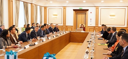 В Архиве Президента РК представили монографию о комплектовании архивов документами современной истории фото галереи 8